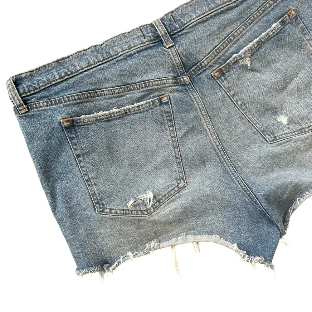 Abercrombie & Fitch The Mom Short High Rise Denim Distressed Shorts Size 34/18